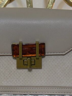 Minimalist Neutral Crossbody Bag in Beige